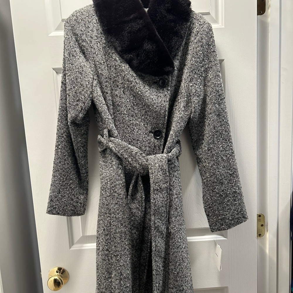 NWT Anne Klein black faux fur long grey coat. Size 6
